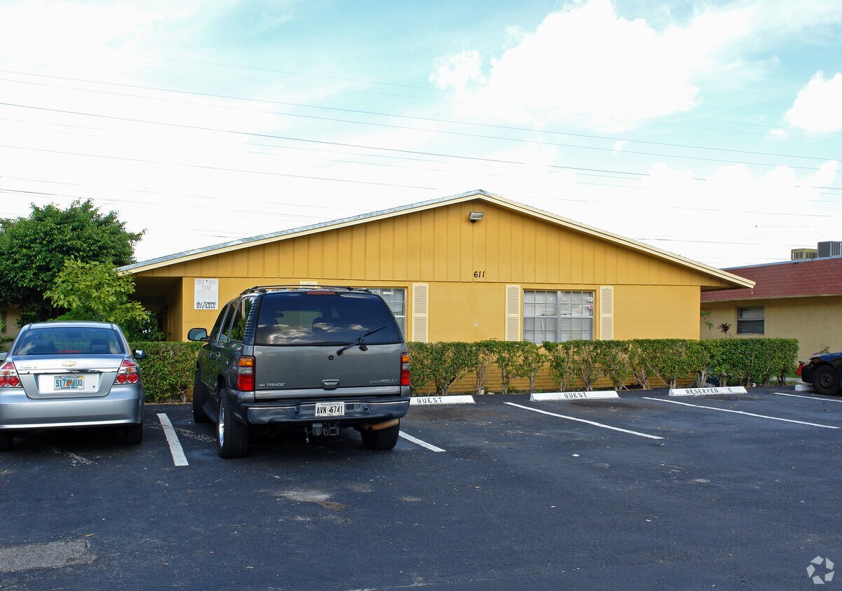 Building Photo - 611 Kathy Ln