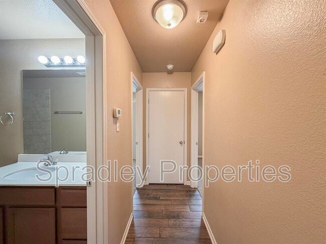 Building Photo - 1112 Roanoke Dr