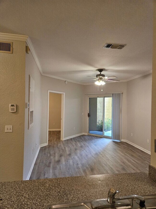 Building Photo - Available now 2bed 2bath Downtown Orlando ...