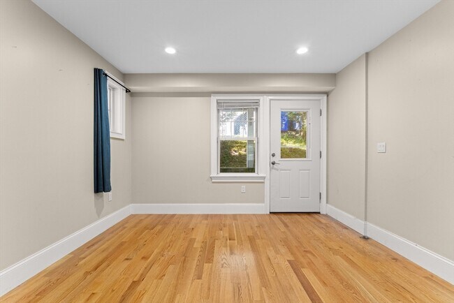 Building Photo - 152-154 Savin Hill Ave