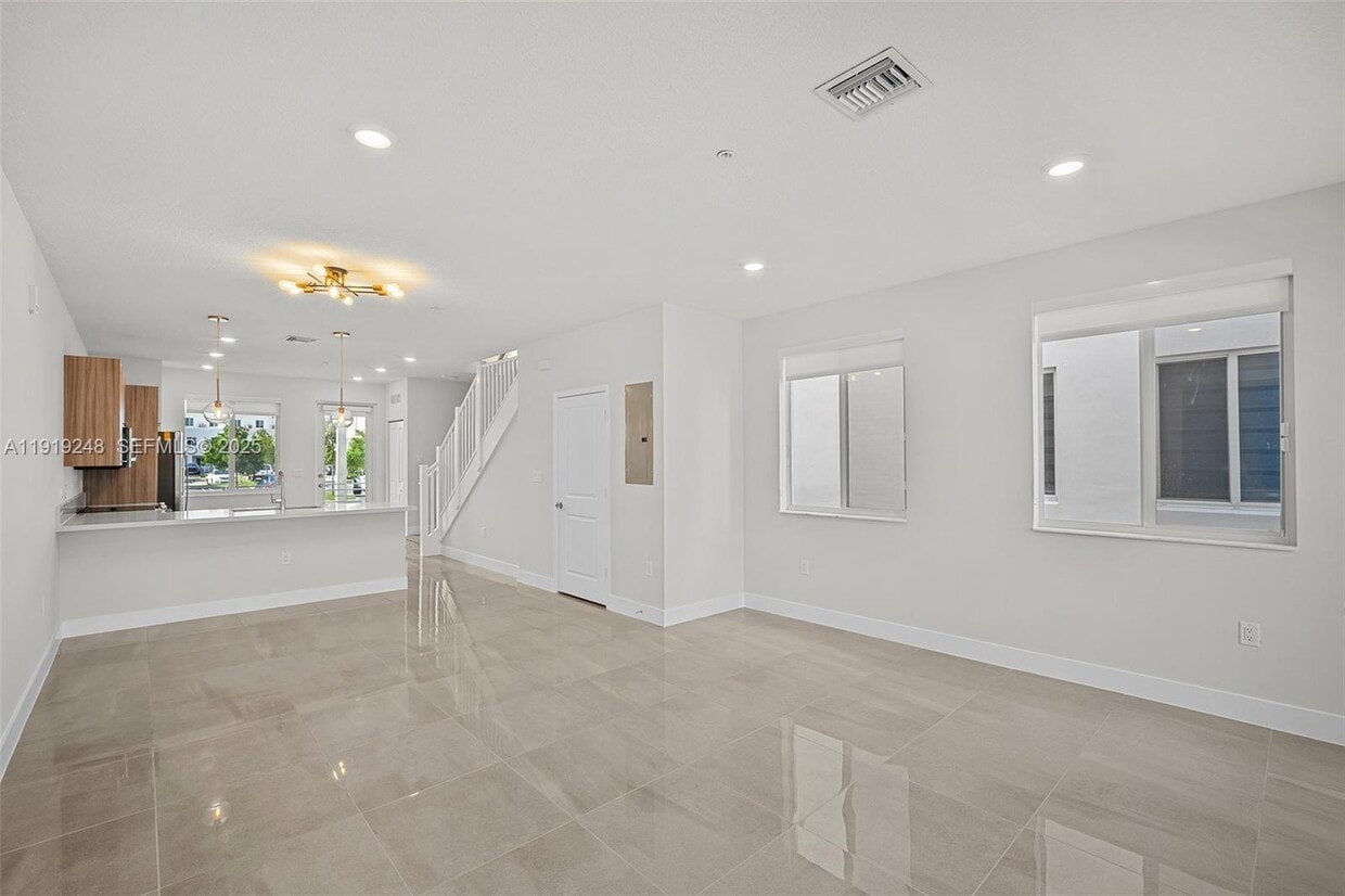 Foto principal - 10270 NW 66th St