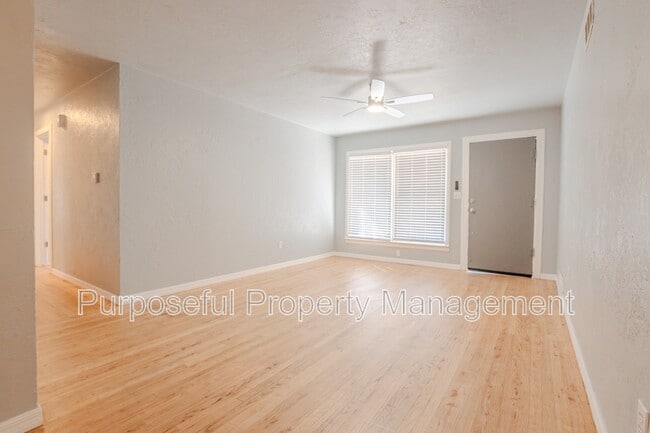 Foto del edificio - 4712 N Sterling Ave