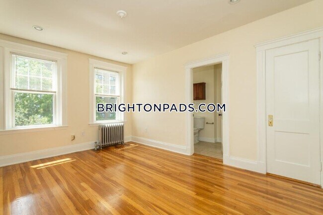 Building Photo - 286 Chestnut hill Ave.