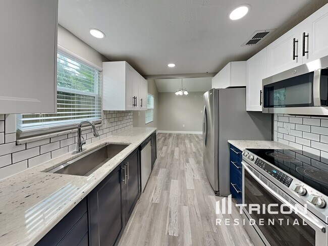 Building Photo - 4356 S Lockwood Ridge Rd