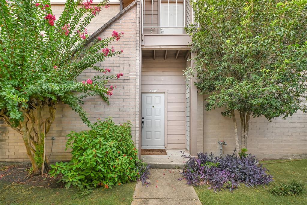 Foto principal - 8409 Sands Point Dr