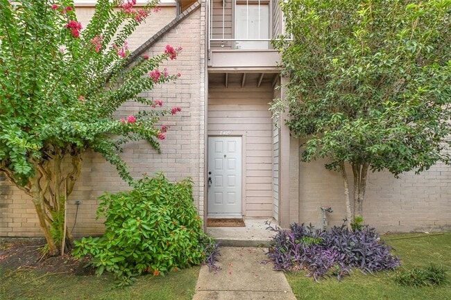 Building Photo - 8409 Sands Point Dr