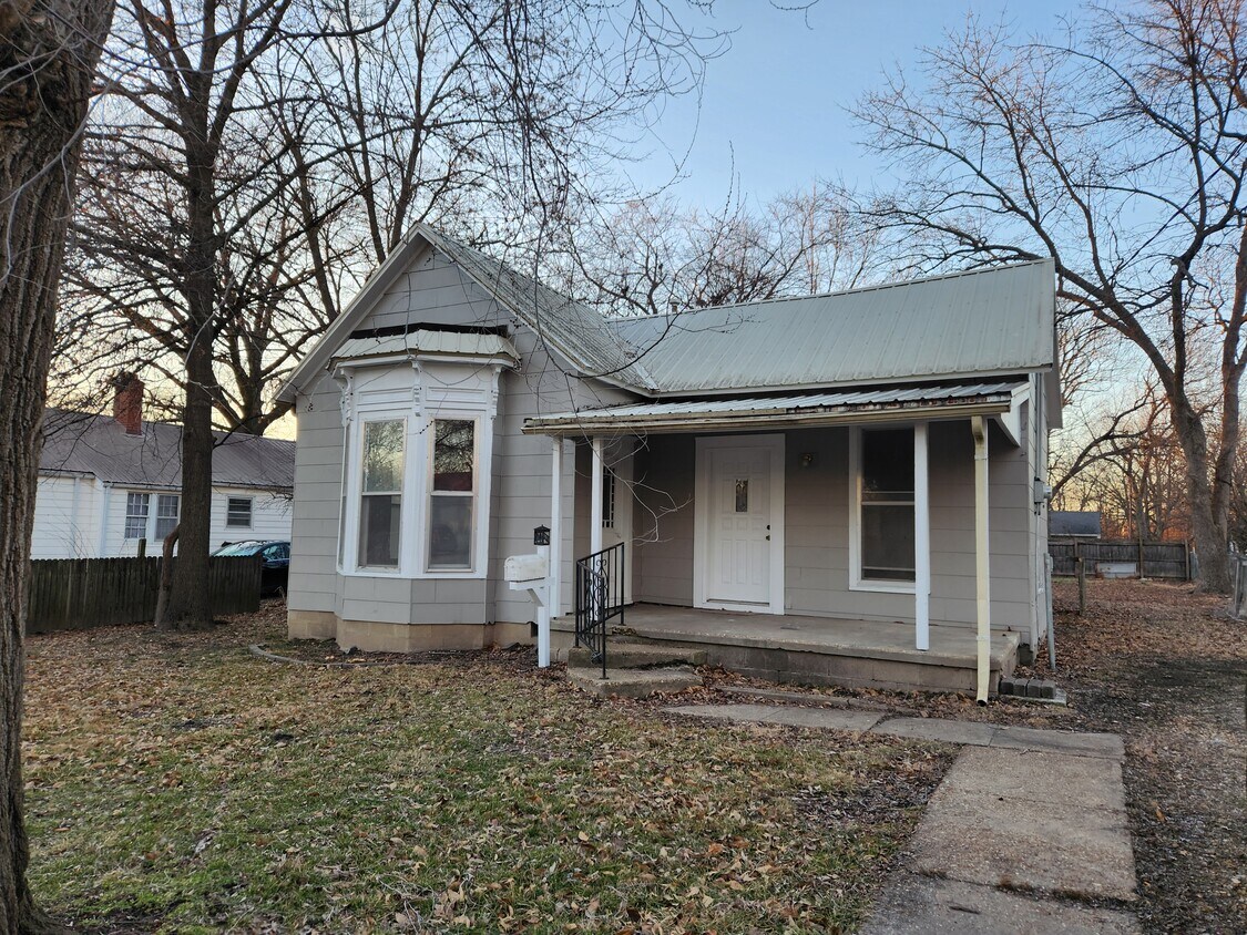 Foto principal - 608 S Tebo St
