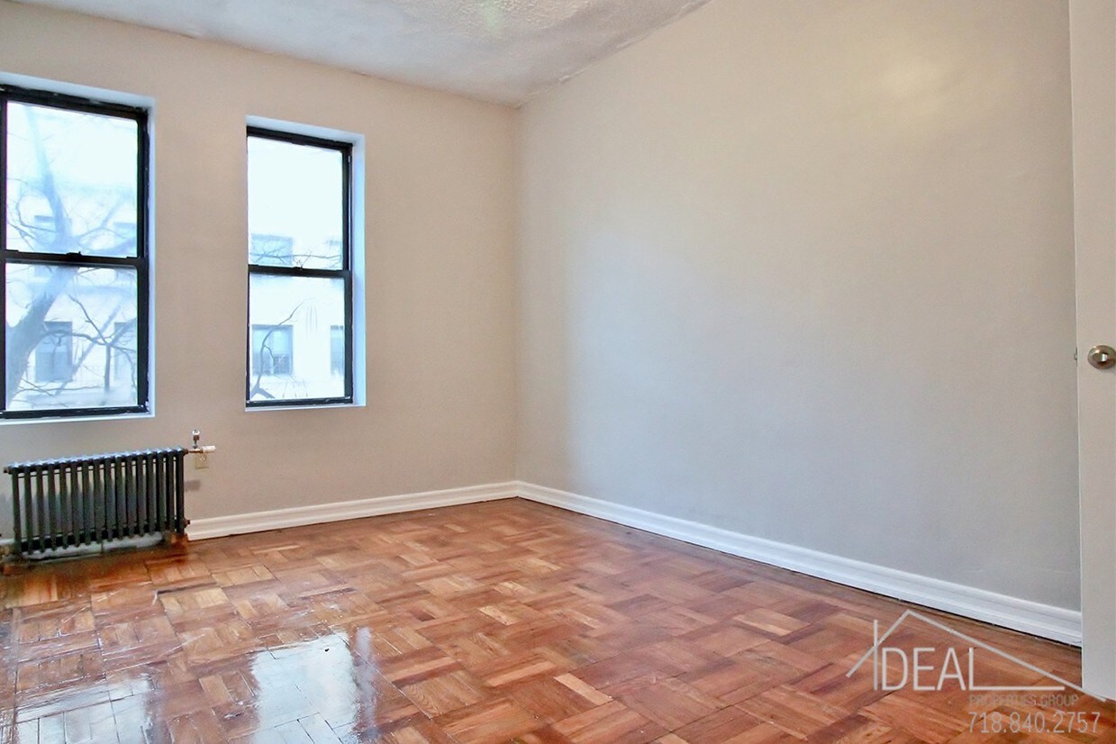 Primary Photo - Charming Spacious 2 Bed with Closets