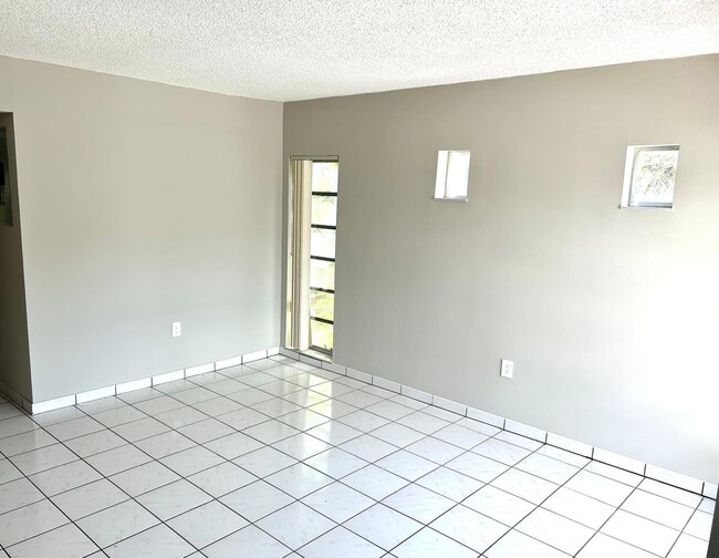 Foto del edificio - 3605 SW 17th St