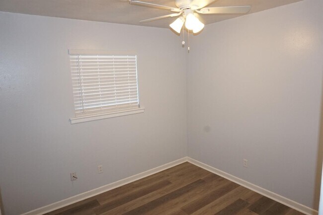 Building Photo - 1916 70th St