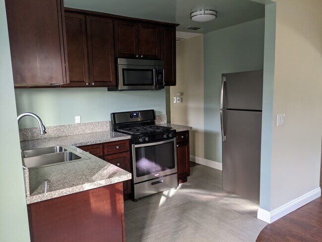 Foto del edificio - 15222 Hesby St