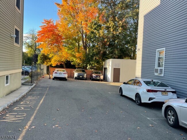 Foto del edificio - 355 Passaic Ave