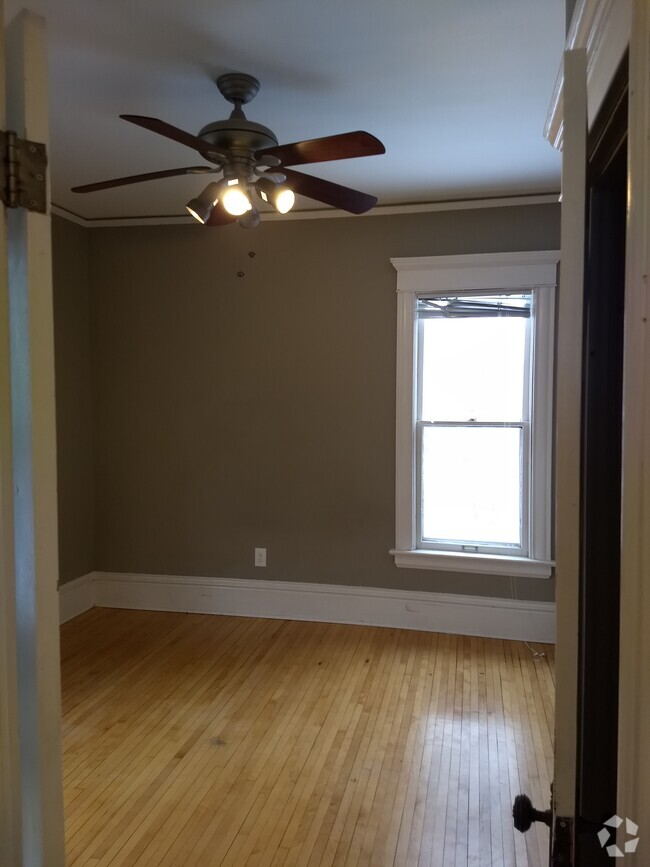 Building Photo - 1411 Girard Ave N