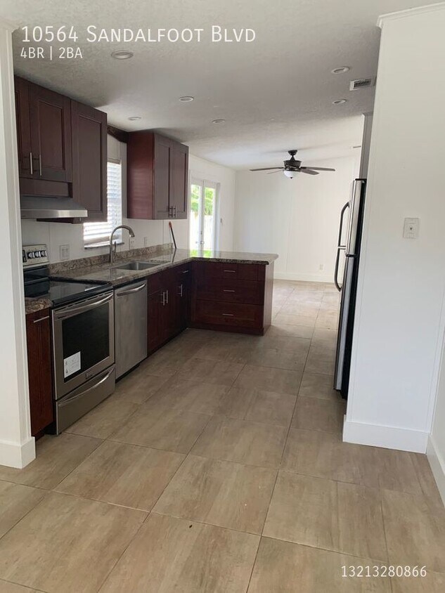 Foto principal - Beautiful 4/2 spacious fenced backyard Mob...