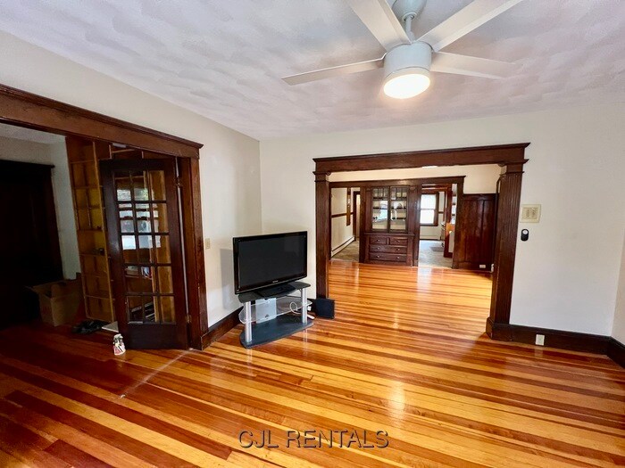 Primary Photo - 40 Copley St