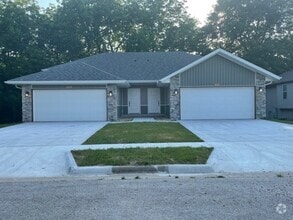 Building Photo - 2007 S Farm Rd 123