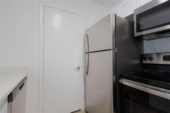 Foto del edificio - 4481 W McNab Rd