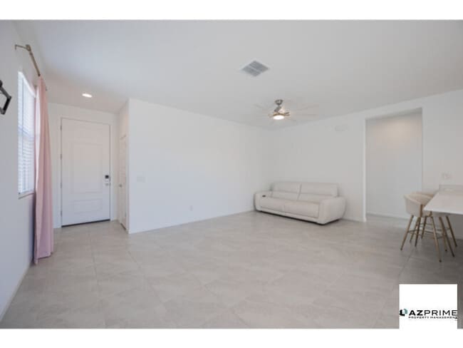 Building Photo - Modern 3/2 Avondale Home!