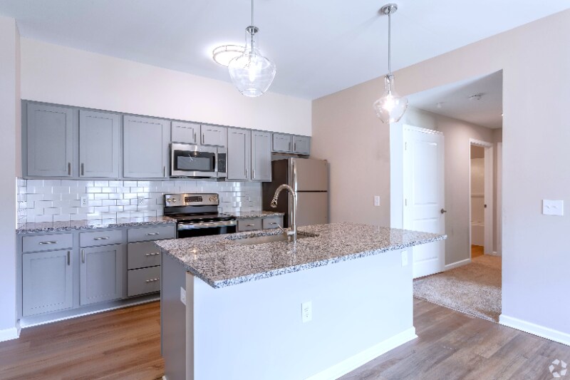 Foto principal - 307 W Johnstown Rd