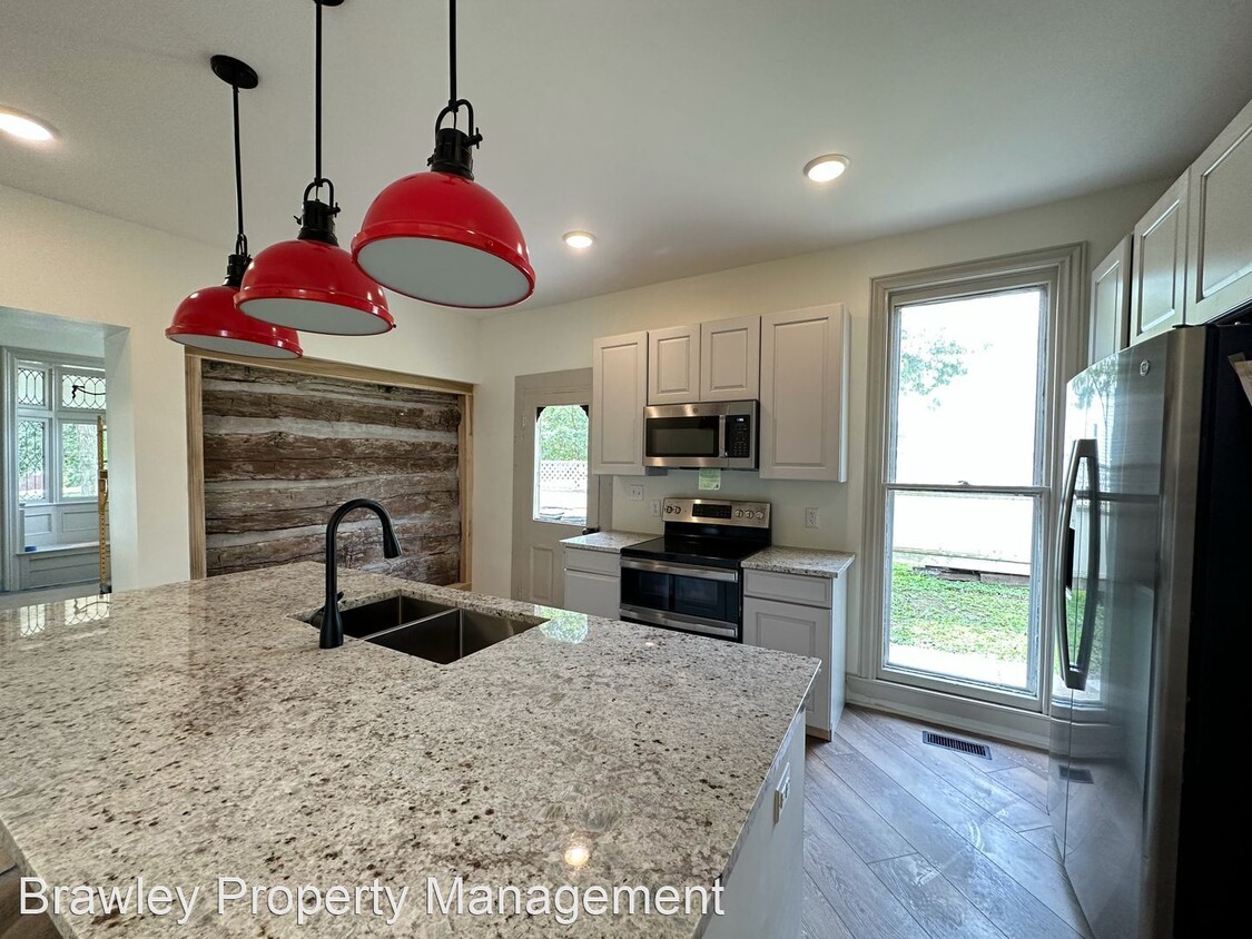 Foto principal - 8 br, 6 bath House - 514 W Kirkwood Ave
