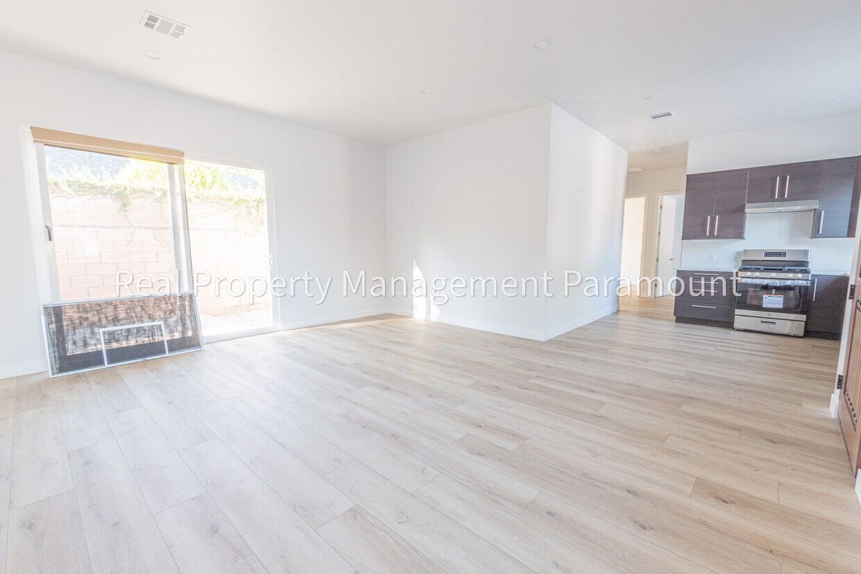 Primary Photo - 3 Bed 2 Bath for rent