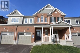 Building Photo - 155 W Oak Trl