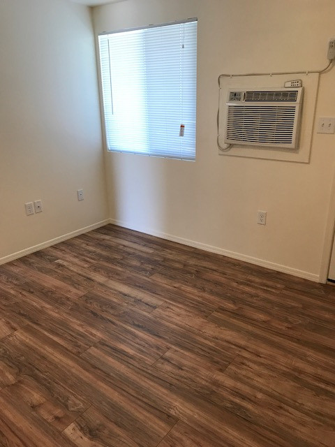 Living room - 2555 W 4th St