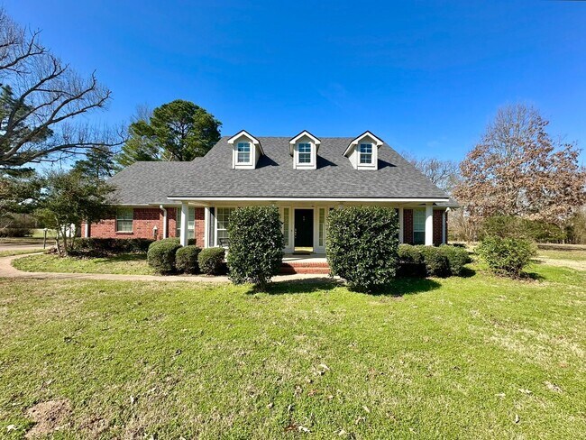 Foto del edificio - Almost Ready! 3/2/2 On 1 Acre in Brownsboro!