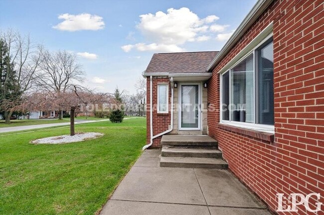 Building Photo - 391 Perry Dr