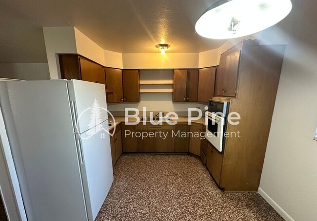 Building Photo - 360 S Ridge Ave