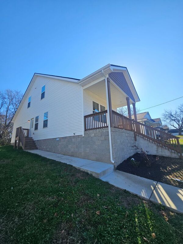 Building Photo - 539 9th St