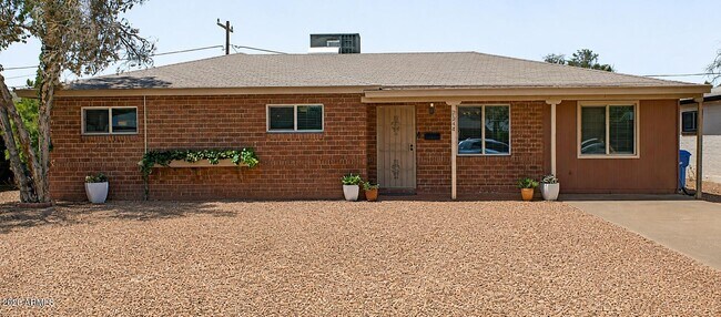 Foto del edificio - 2344 W Mitchell Dr