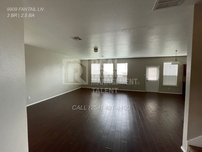 Building Photo - 9909 Fantail Ln