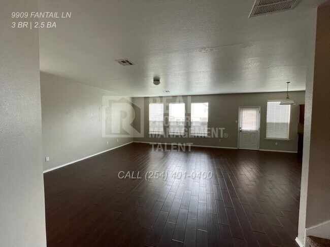 Foto del edificio - 9909 Fantail Ln