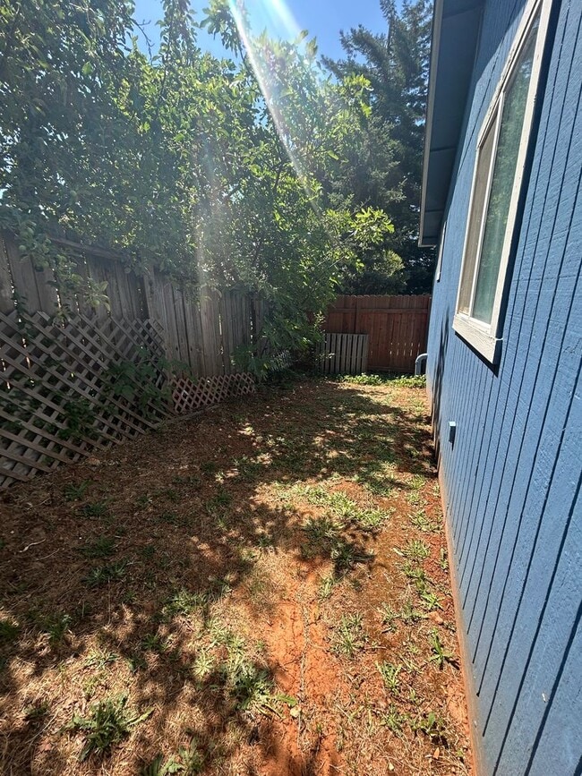 Building Photo - Quaint 1 Bedroom near Condon Park