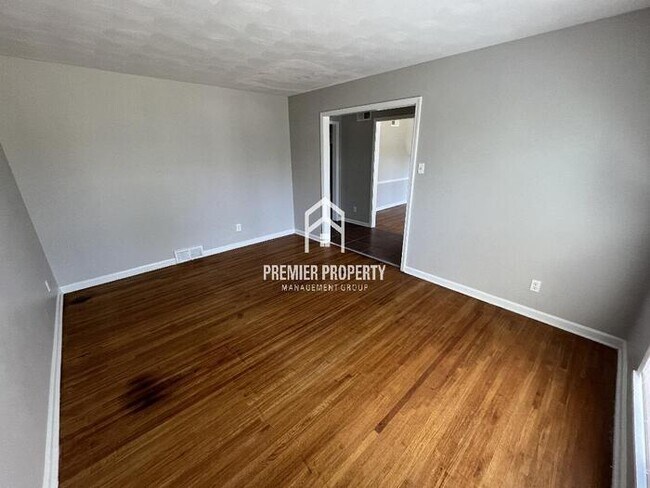 Building Photo - 4005 Bernadine Dr