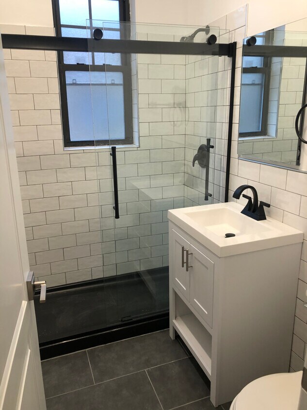 Foto principal - 1615 W Belmont Ave