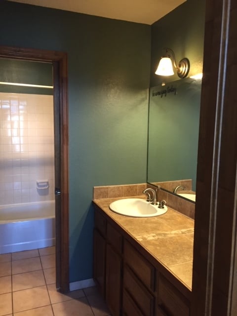 bathroom, sinks - 5725 W Atlantic Pl