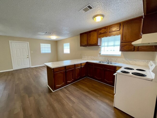 Building Photo - 2821 Pearl Ave