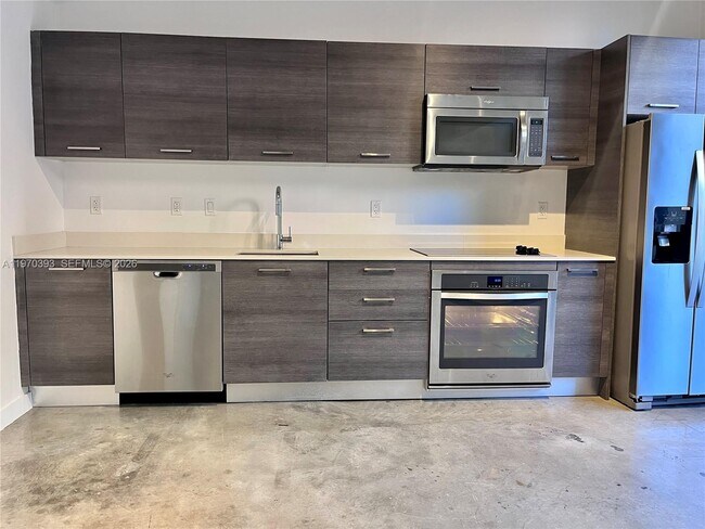 Foto del edificio - 151 SE 1st St