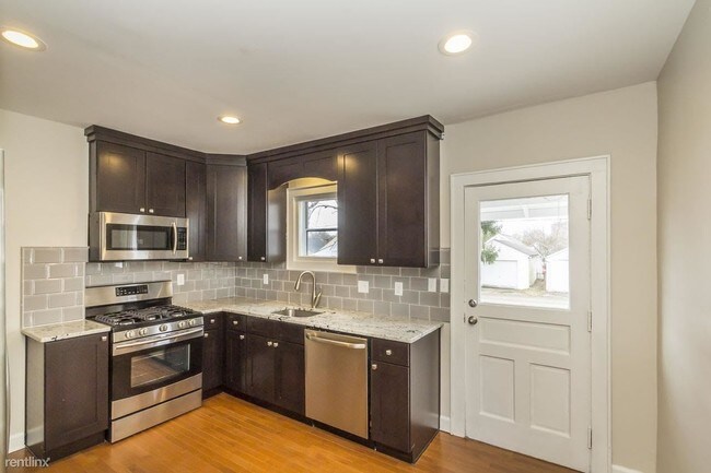 Building Photo - 3 br, 1 bath Duplex - 915 Oxley Rd