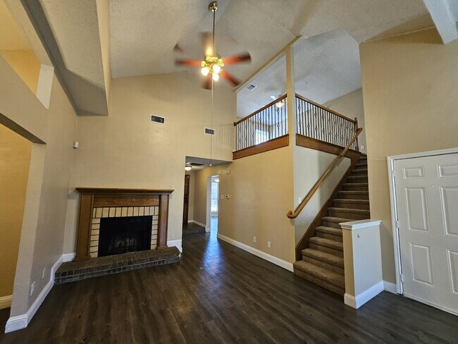 Foto del edificio - $2000 MESQUITE- Beautiful home with open f...