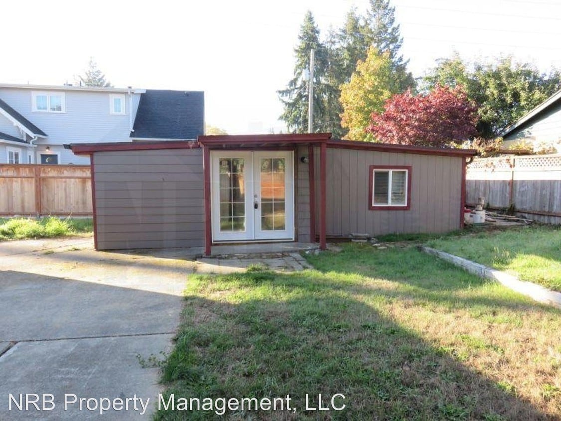 Primary Photo - 2110 N Madison St