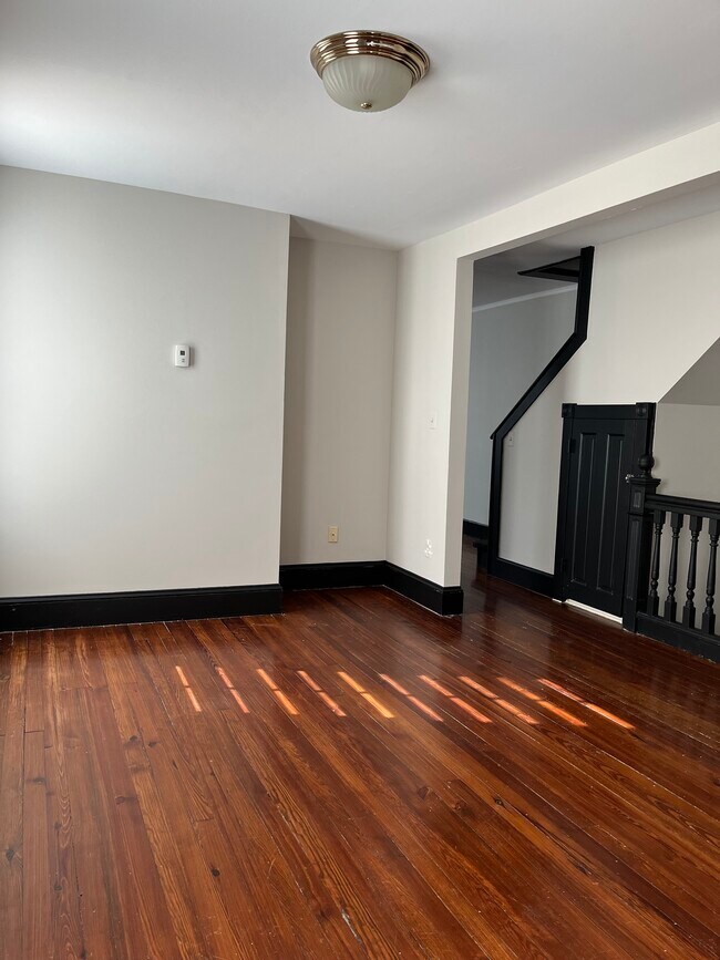 Living area - 359 Nassau St