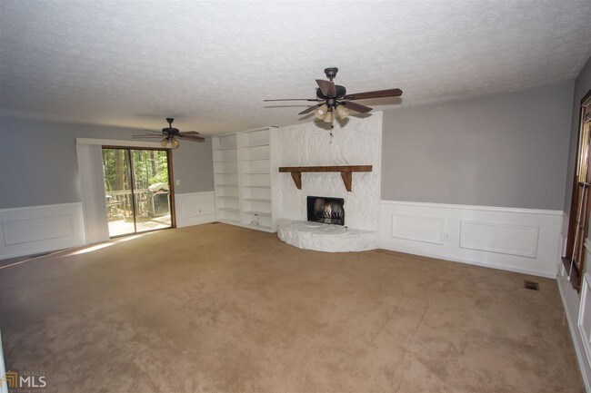 Building Photo - 404 Raintree Bend
