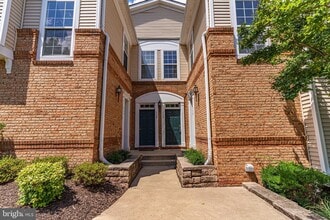 Building Photo - 43920 Hickory Corner Terrace