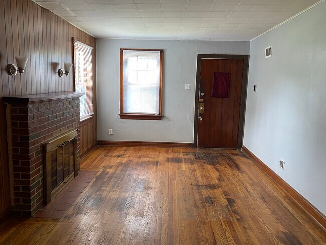 Building Photo - 226 Henquin Dr