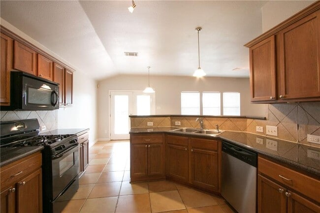Building Photo - 602 Red Bud Cove