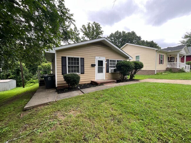 Foto del edificio - Charming Single Family Home - Convenient l...