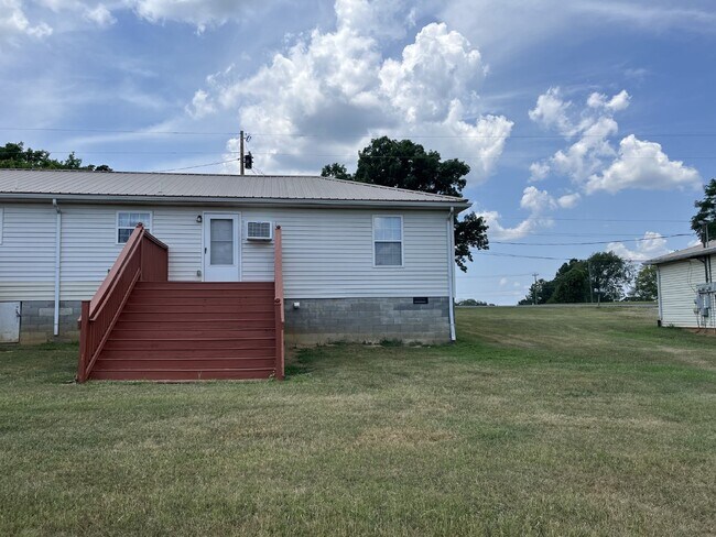 Building Photo - 7129 Deer Ridge Rd
